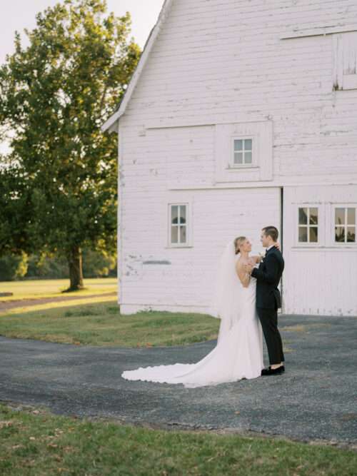 Bride and Groom wedding photos at the Darby House near Columbus, Ohio