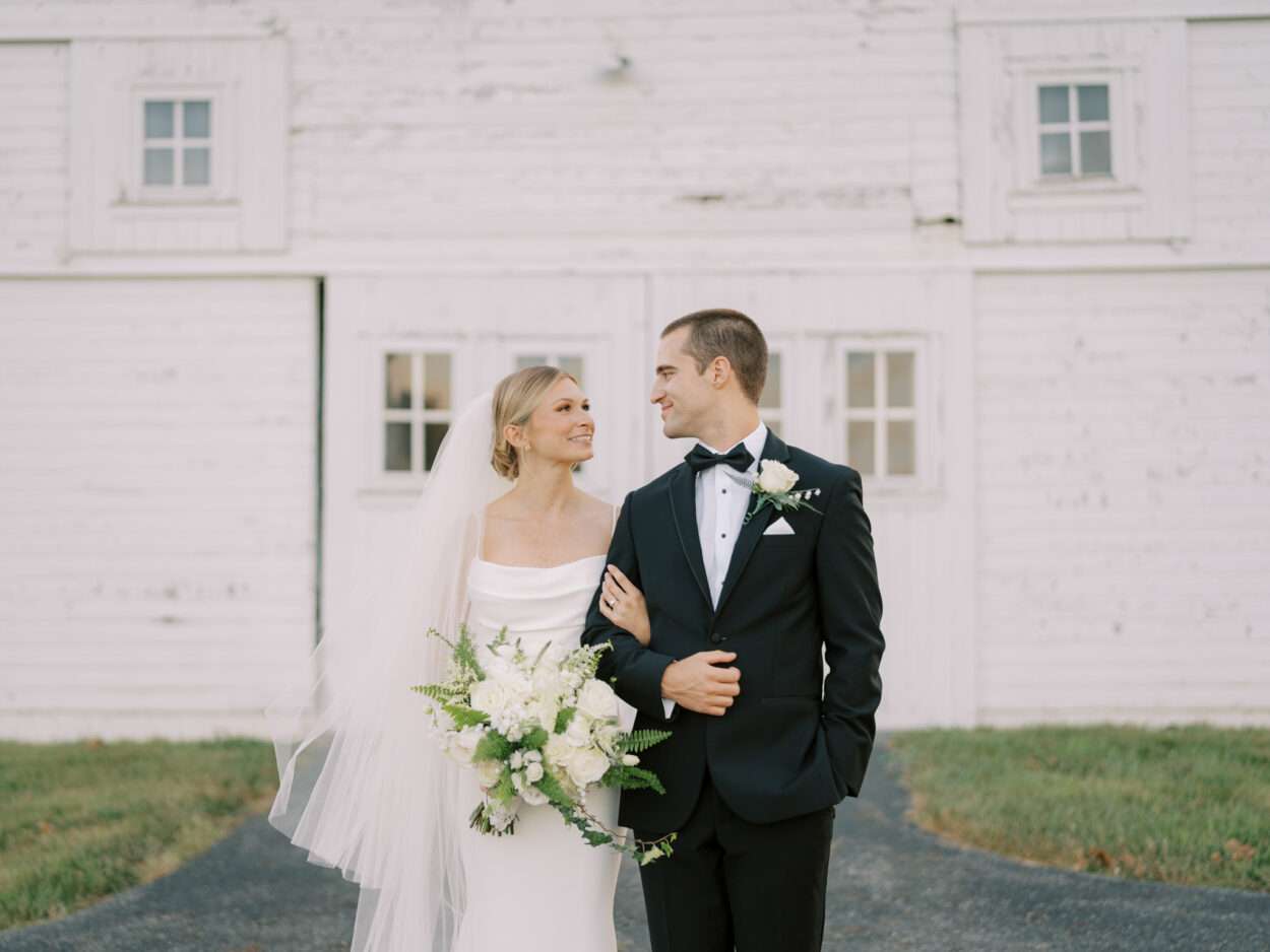 Bride and Groom wedding photos at the Darby House near Columbus, Ohio