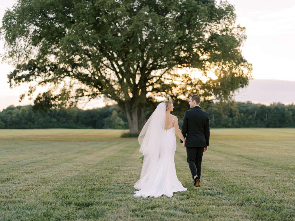 Bride and Groom wedding photos at the Darby House near Columbus, Ohio