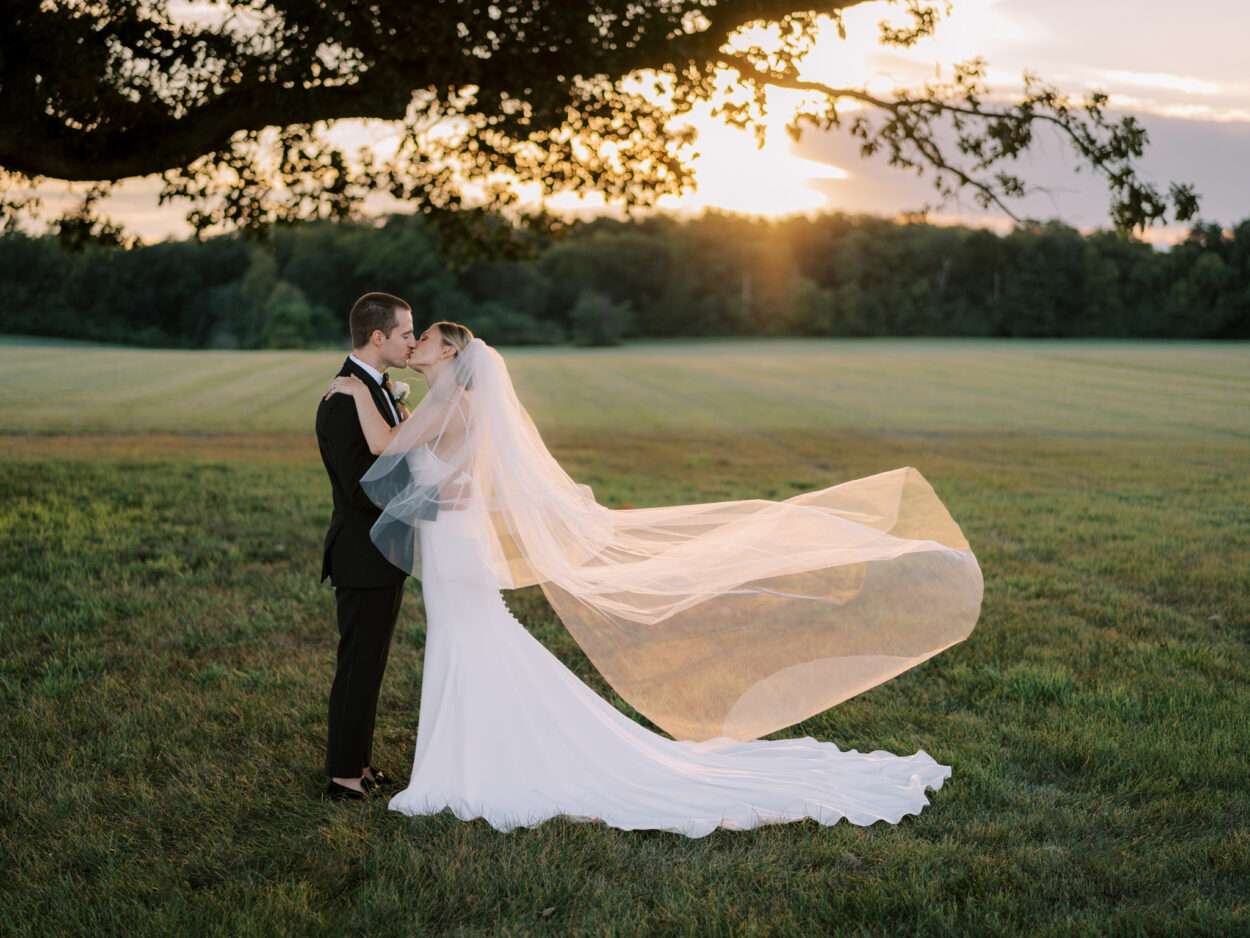 Bride and Groom wedding photos at the Darby House near Columbus, Ohio