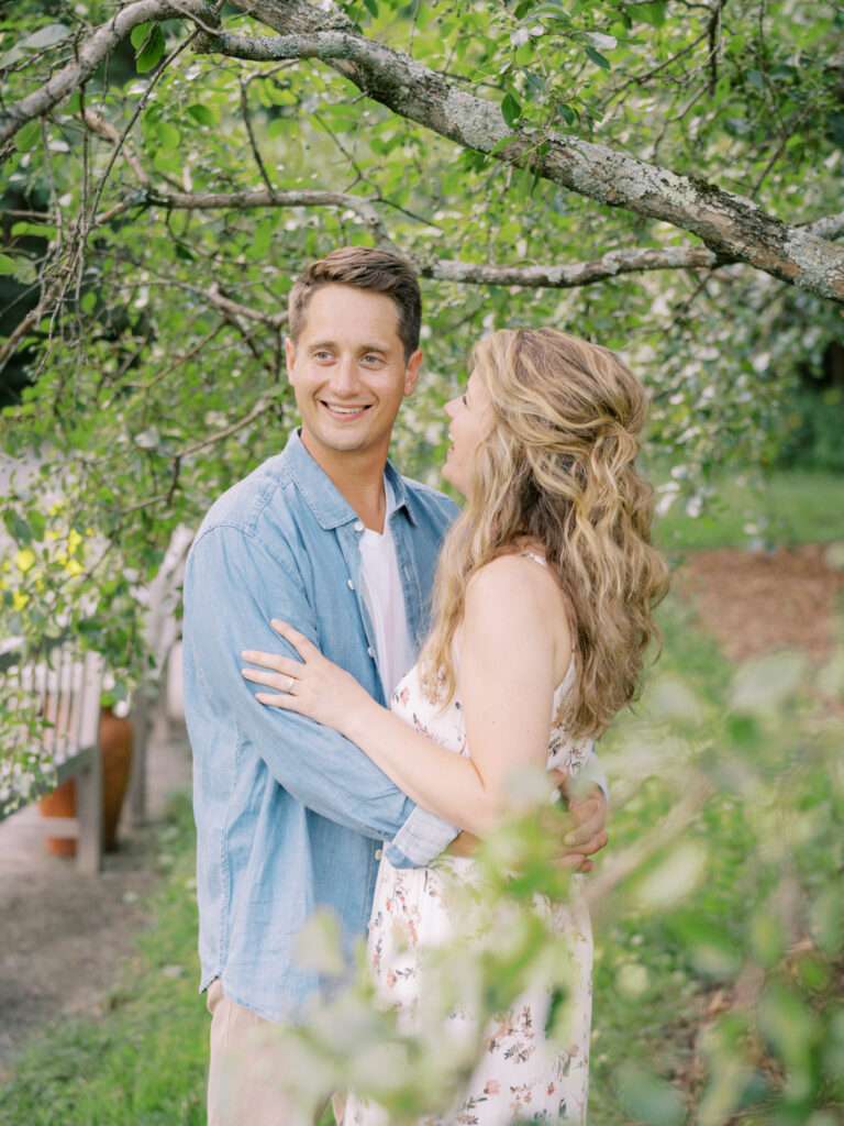 Sunset engagement photos at Inniswood Garden in Columbus