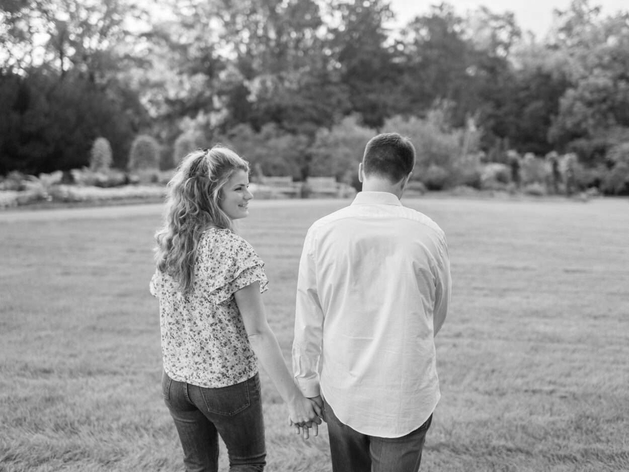 Sunset engagement photos at Inniswood Garden in Columbus