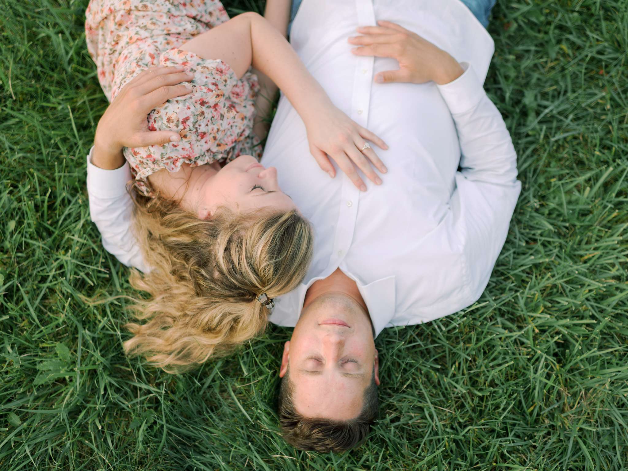 Sunset engagement photos at Inniswood Garden in Columbus