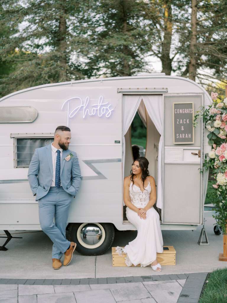 Bride and groom photos from Sarah and Zach's summer wedding at Sun Valley by Columbus wedding photographer Hunter Photographic