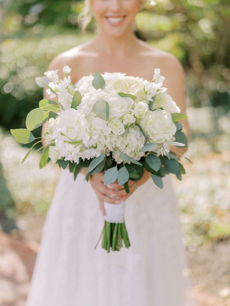 Bride and Groom photos at New Albany Country Club from a small, intimate late summer wedding 