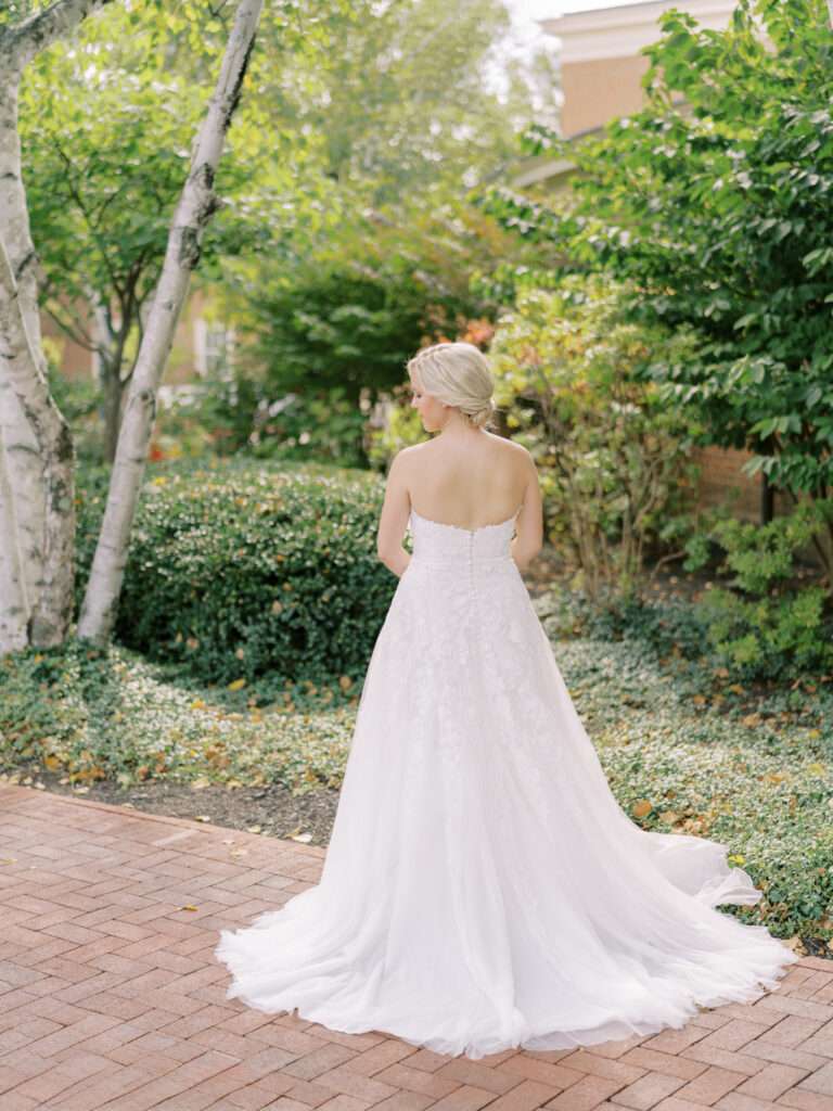 Bride and Groom photos at New Albany Country Club from a small, intimate late summer wedding 