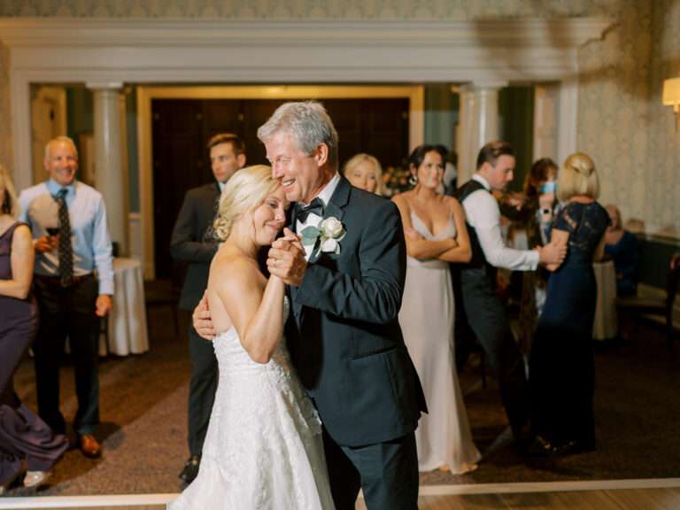 New Albany Country Club wedding photos from a small, intimate late summer wedding 