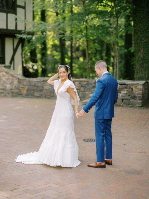 Natural and organic summer wedding photos filled with bold colors at the Club at Hillbrook in Chagrin Falls, Ohio