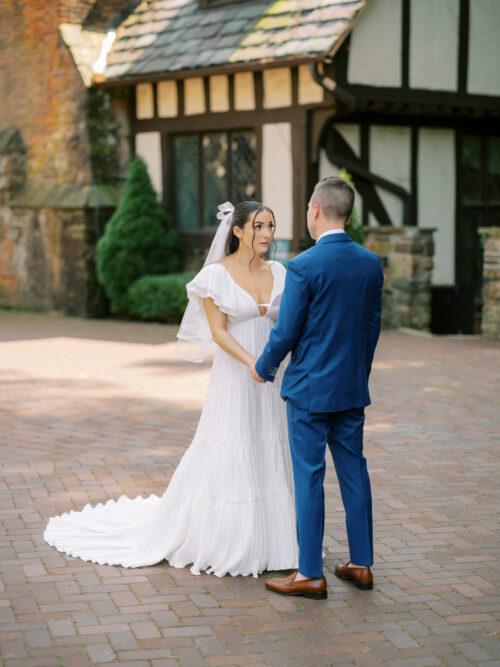 Natural and organic summer wedding photos filled with bold colors at the Club at Hillbrook in Chagrin Falls, Ohio