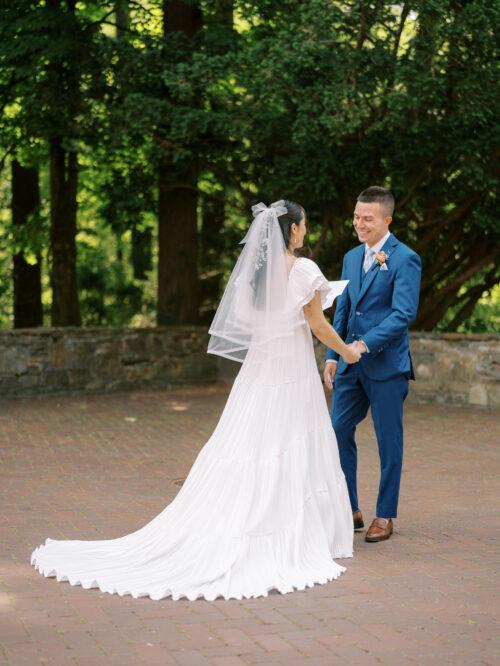 Natural and organic summer wedding photos filled with bold colors at the Club at Hillbrook in Chagrin Falls, Ohio