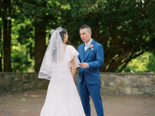 Natural and organic summer wedding photos filled with bold colors at the Club at Hillbrook in Chagrin Falls, Ohio