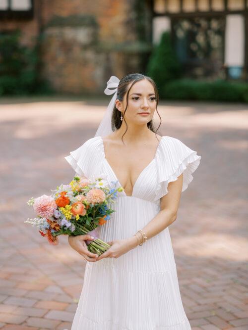 Natural and organic summer wedding photos filled with bold colors at the Club at Hillbrook in Chagrin Falls, Ohio