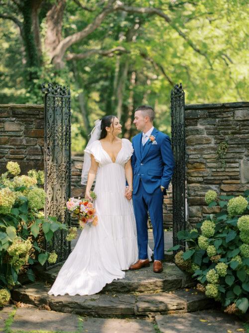 Natural and organic summer wedding photos filled with bold colors at the Club at Hillbrook in Chagrin Falls, Ohio