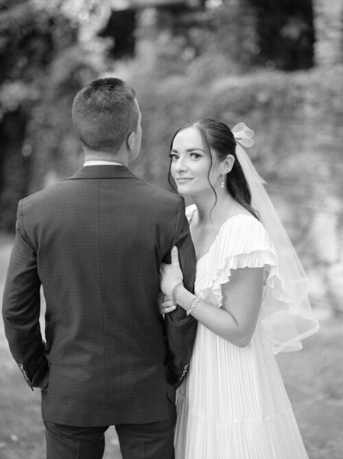 Natural and organic summer wedding photos filled with bold colors at the Club at Hillbrook in Chagrin Falls, Ohio