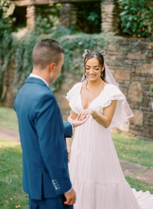 Natural and organic summer wedding photos filled with bold colors at the Club at Hillbrook in Chagrin Falls, Ohio