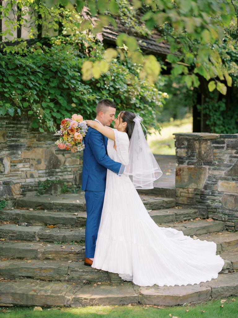 Natural and organic summer wedding photos filled with bold colors at the Club at Hillbrook in Chagrin Falls, Ohio