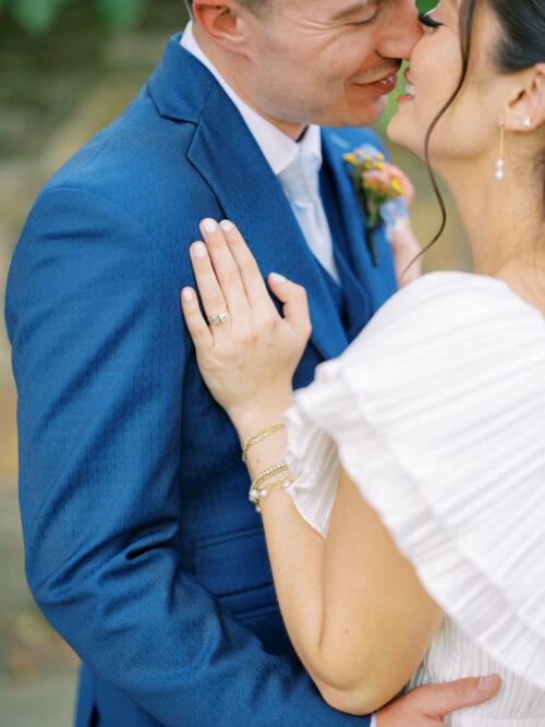 Natural and organic summer wedding photos filled with bold colors at the Club at Hillbrook in Chagrin Falls, Ohio