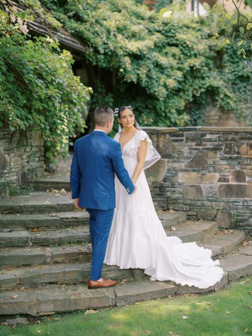 Natural and organic summer wedding photos filled with bold colors at the Club at Hillbrook in Chagrin Falls, Ohio