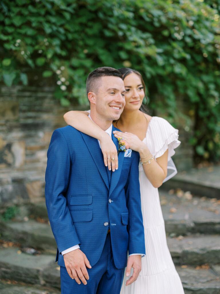 Natural and organic summer wedding photos filled with bold colors at the Club at Hillbrook in Chagrin Falls, Ohio