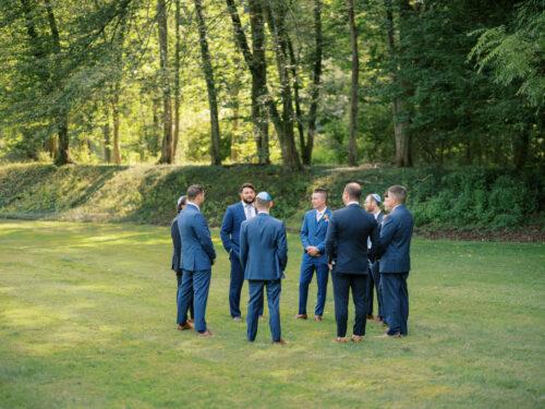 Natural and organic summer wedding photos filled with bold colors at the Club at Hillbrook in Chagrin Falls, Ohio