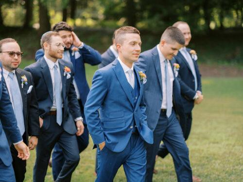 Natural and organic summer wedding photos filled with bold colors at the Club at Hillbrook in Chagrin Falls, Ohio