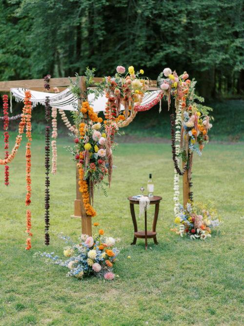 Natural and organic summer wedding photos filled with bold colors at the Club at Hillbrook in Chagrin Falls, Ohio