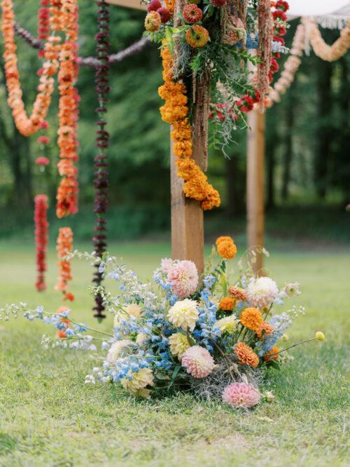 Natural and organic summer wedding photos filled with bold colors at the Club at Hillbrook in Chagrin Falls, Ohio