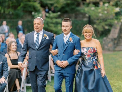 Natural and organic summer wedding photos filled with bold colors at the Club at Hillbrook in Chagrin Falls, Ohio