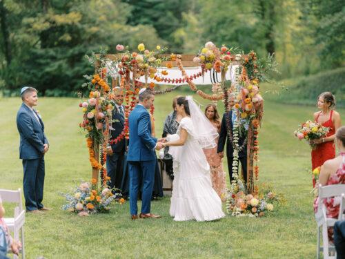 Natural and organic summer wedding photos filled with bold colors at the Club at Hillbrook in Chagrin Falls, Ohio