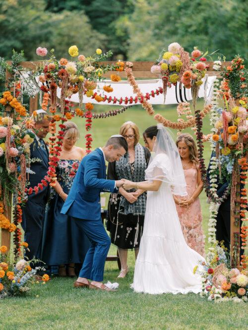 Natural and organic summer wedding photos filled with bold colors at the Club at Hillbrook in Chagrin Falls, Ohio