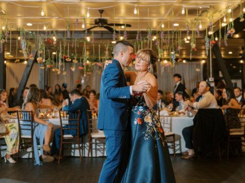 Natural and organic summer wedding photos filled with bold colors at the Club at Hillbrook in Chagrin Falls, Ohio