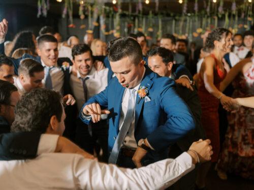 Natural and organic summer wedding photos filled with bold colors at the Club at Hillbrook in Chagrin Falls, Ohio